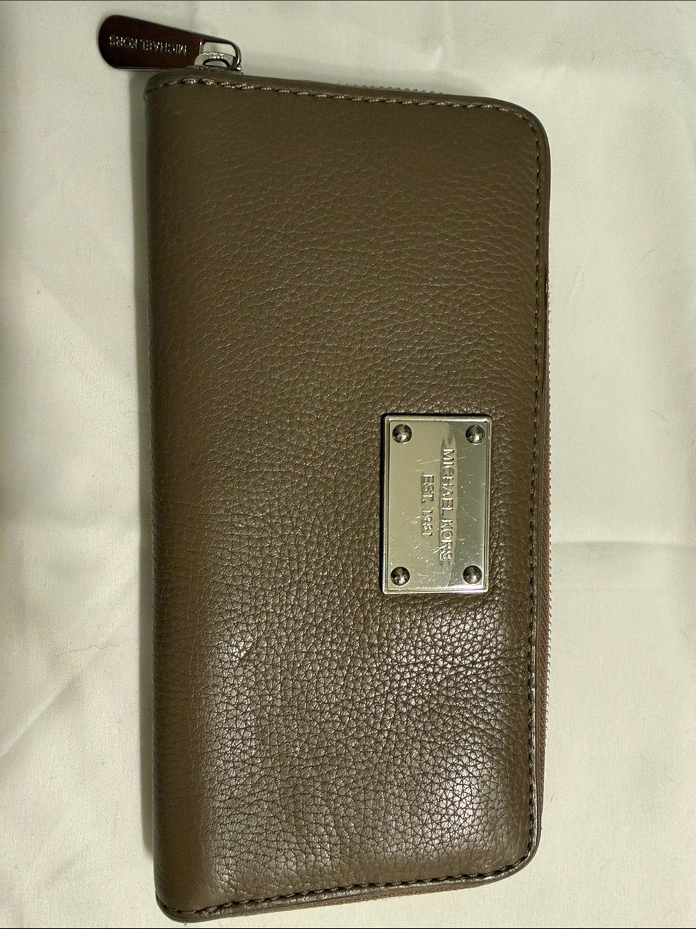 Classic Michael Kors Jet Set Travel Large Leather Continental Wallet- Taupe
